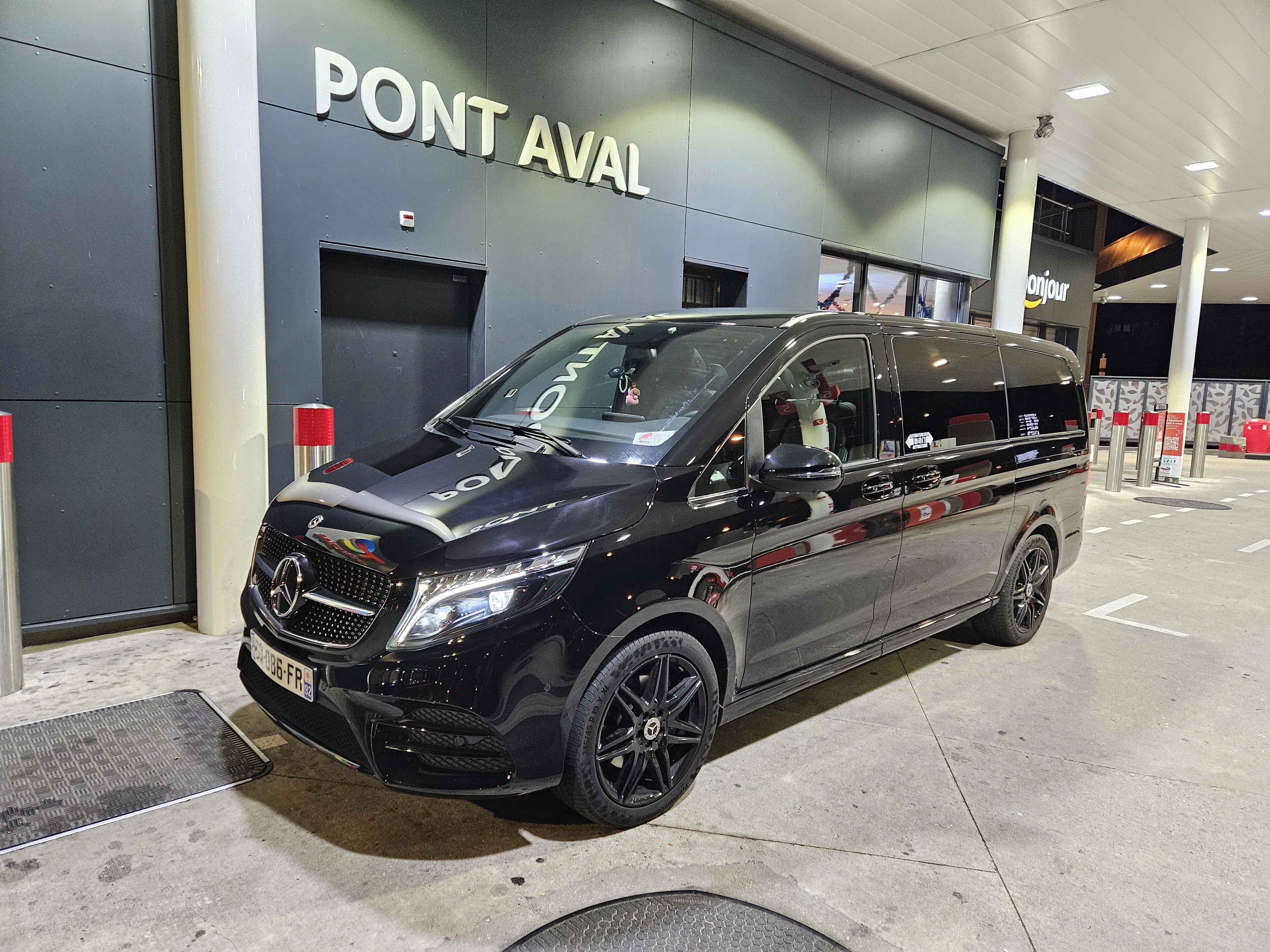 Mercedes-Benz V-Class AMG Line — Vans Transport Company Paris